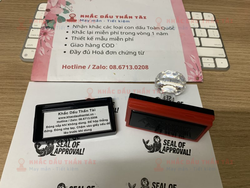 Khắc dấu Giáo viên Trường quốc tế chữ Seal_Of_Approval màu đen