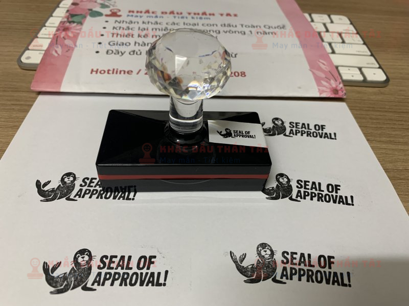 Khắc dấu Giáo viên Trường quốc tế chữ Seal_Of_Approval màu đen