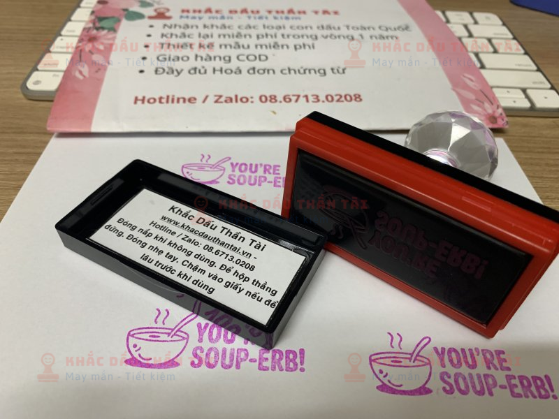 Khắc dấu Giáo viên Trường quốc tế chữ You_Are_Soup_Erb màu hồng