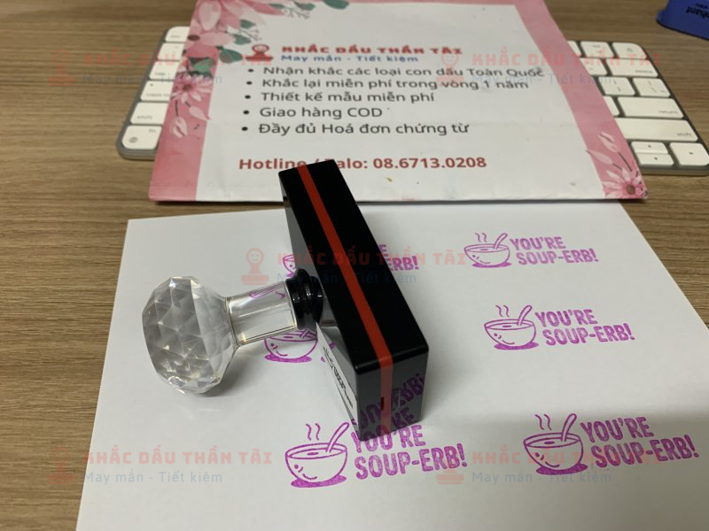 Khắc dấu Giáo viên Trường quốc tế chữ You_Are_Soup_Erb màu hồng