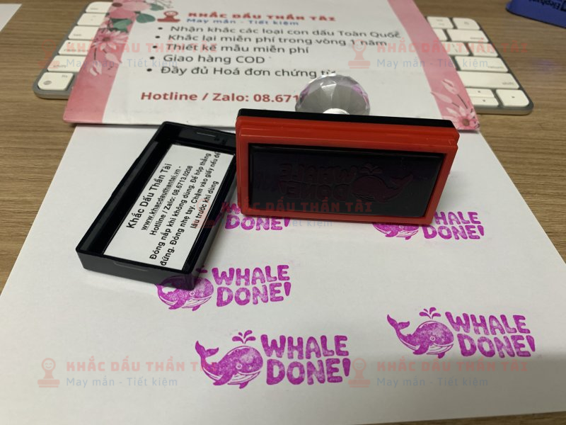 Khắc con dấu Giáo viên Trường quốc tế - Chữ Whale_Done màu hồng