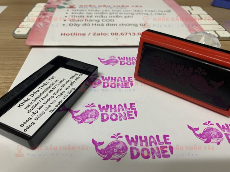 Khắc con dấu Giáo viên Trường quốc tế - Chữ Whale_Done màu hồng