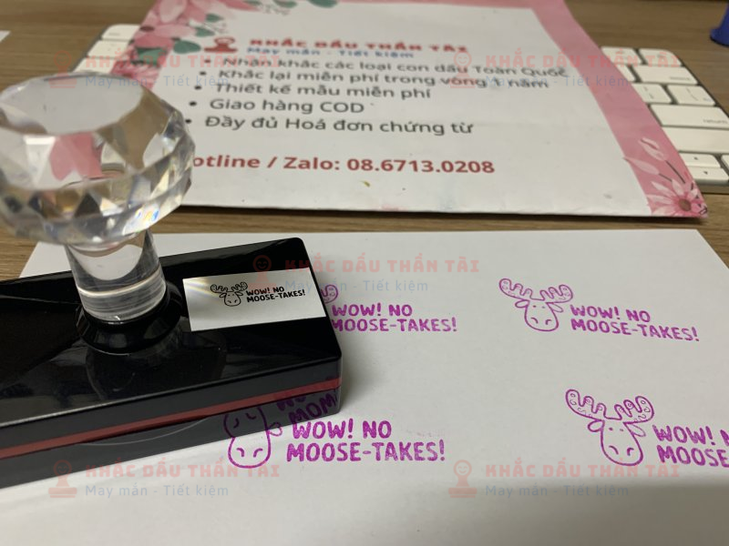 Khắc con dấu Giáo viên Trường quốc tế Wow_No_Moose_Takes màu hồng