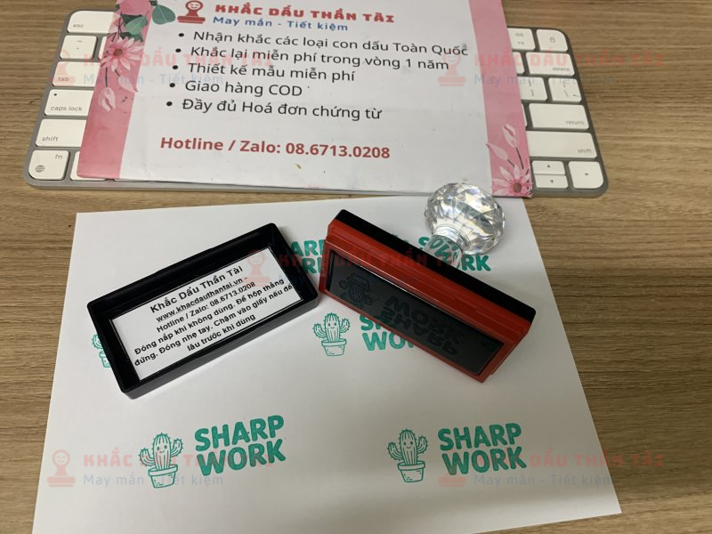 Khắc con dấu cho Giáo viên Trường quốc tế chữ Sharp_Work màu Xanh Lá Cây