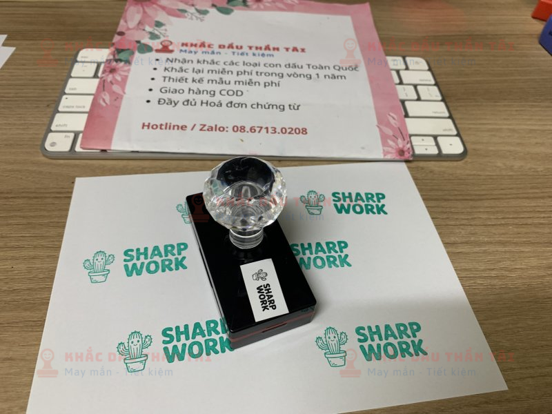 Khắc con dấu cho Giáo viên Trường quốc tế chữ Sharp_Work màu Xanh Lá Cây