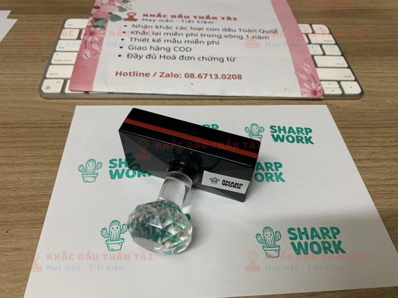 Khắc con dấu cho Giáo viên Trường quốc tế chữ Sharp_Work màu Xanh Lá Cây