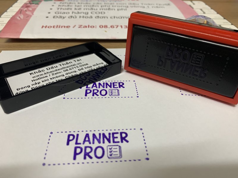 Khắc con dấu Chữ Planner_Pro Màu Tím cho Giáo viên Trường quốc tế