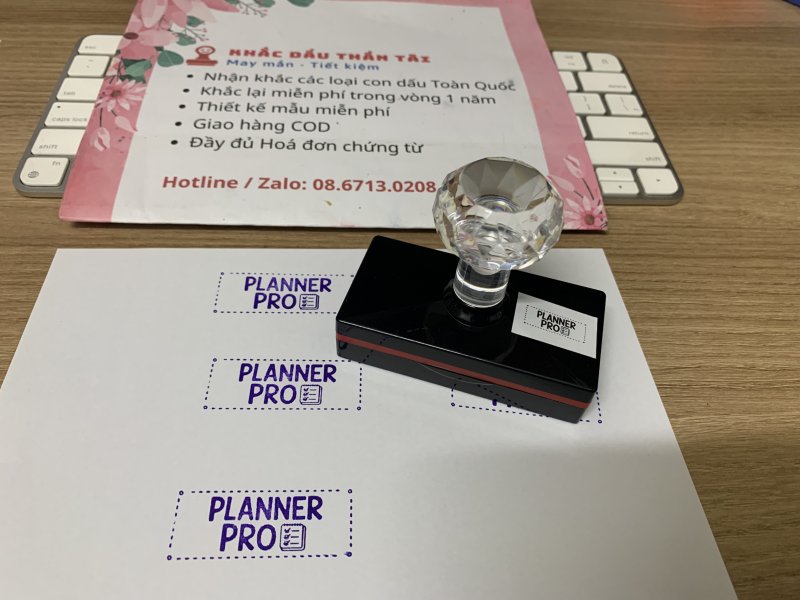 Khắc con dấu cho Giáo viên Trường quốc tế - Chữ Planner_Pro - Màu Tím