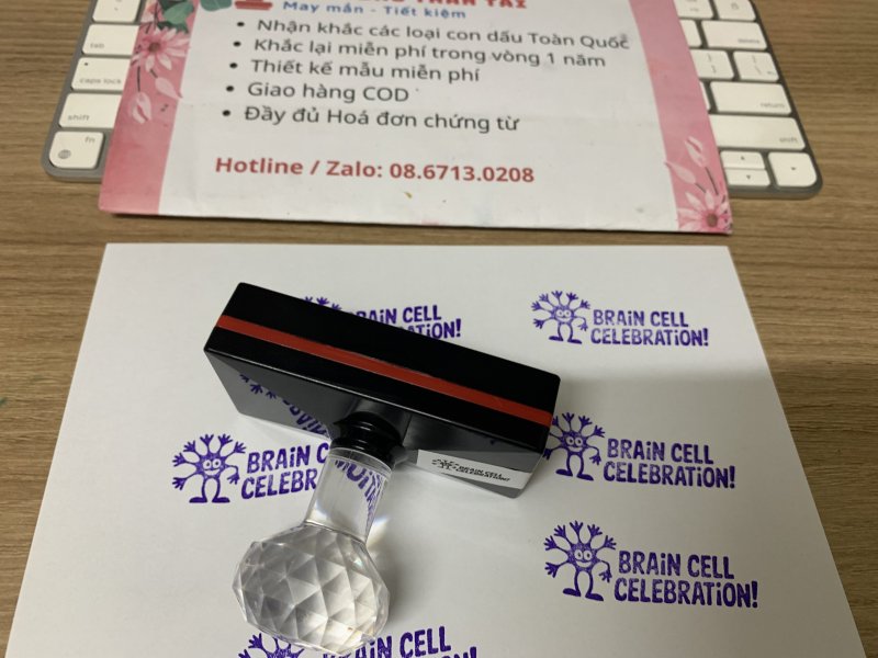 Khắc con dấu Giáo viên Trường quốc tế chữ Brain_Cell_Celebration màu tím
