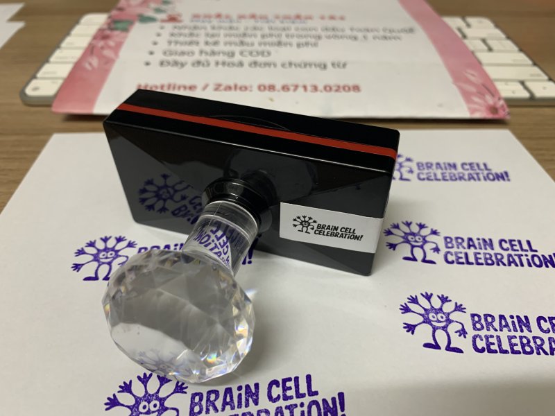 Khắc con dấu Giáo viên Trường quốc tế chữ Brain_Cell_Celebration màu tím