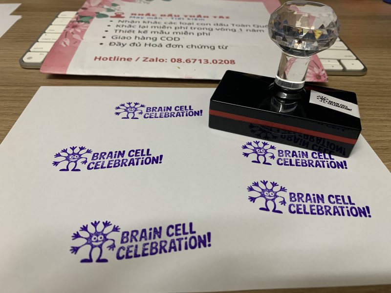 Khắc con dấu Giáo viên Trường quốc tế chữ Brain_Cell_Celebration màu tím