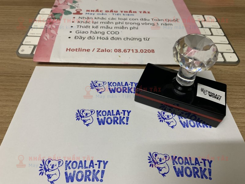 Khắc con dấu cho Giáo viên Trường quốc tế - Chữ Koala_Ty_Work - Màu Xanh Dương