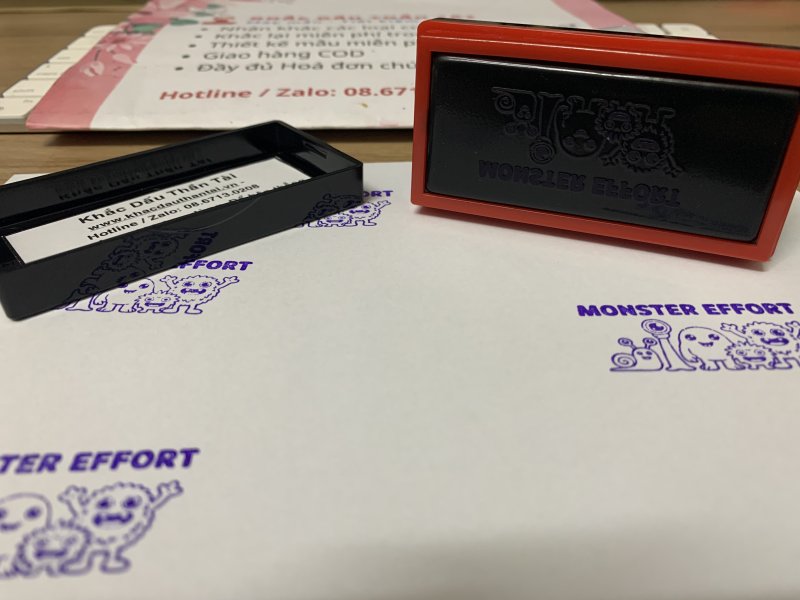Khắc con dấu Giáo viên Trường quốc tế chữ Monster_Effort màu tím