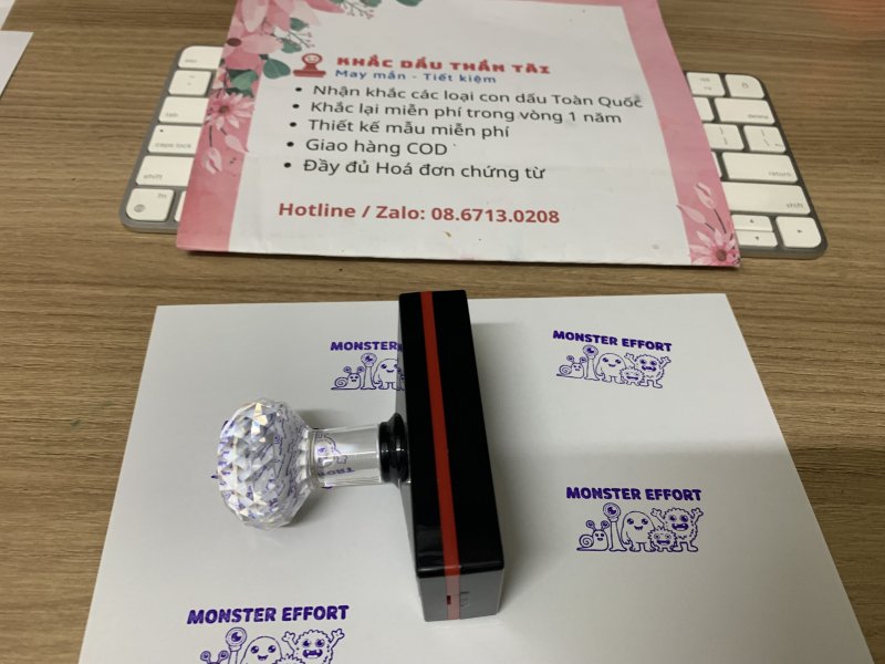 Khắc con dấu Giáo viên Trường quốc tế chữ Monster_Effort màu tím