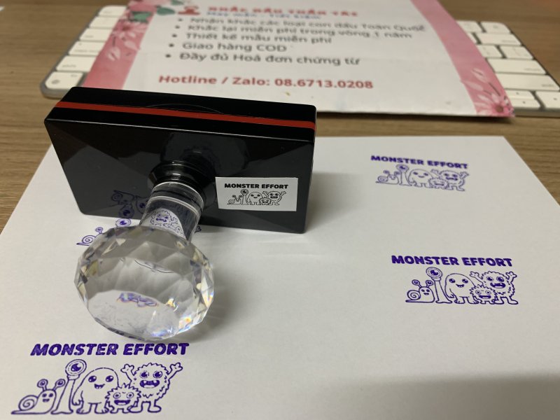 Khắc con dấu Giáo viên Trường quốc tế chữ Monster_Effort màu tím
