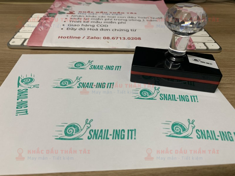 Khắc con dấu Giáo viên Trường quốc tế chữ Snail_Ing_It màu xanh lá cây