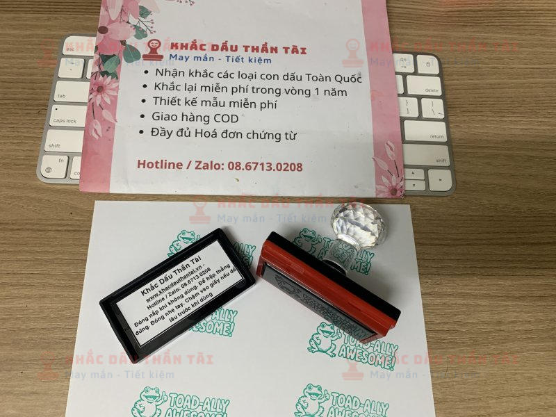 Khắc con dấu Giáo viên Trường quốc tế chữ Toad_Ally_Awesome màu xanh lá cây