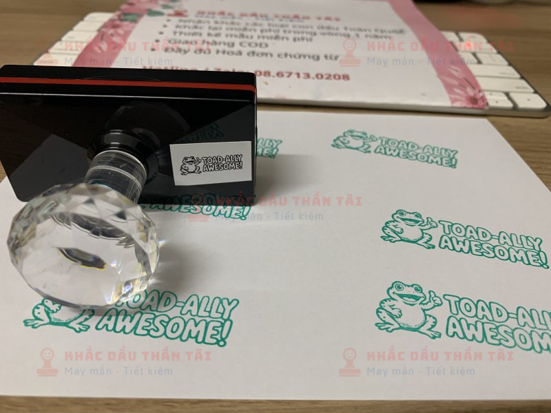 Khắc con dấu Giáo viên Trường quốc tế chữ Toad_Ally_Awesome màu xanh lá cây