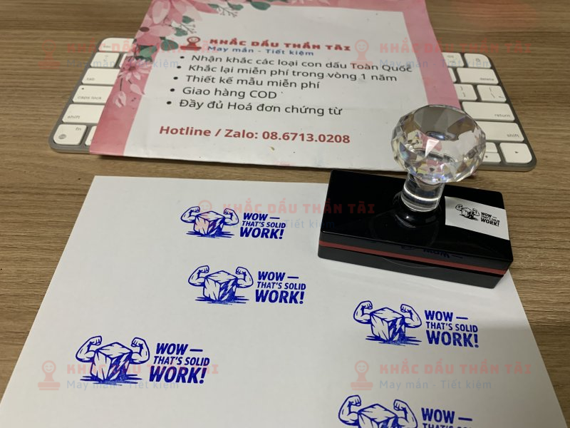 Khắc con dấu cho Giáo viên Trường quốc tế - Chữ Wow_That_Is_Solid_Work - Màu Xanh Dương