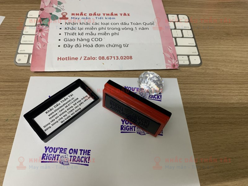Khắc con dấu Giáo viên Trường quốc tế màu tím - You Are On The Right Track