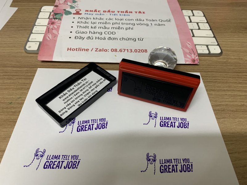 Khắc dấu Giáo viên Trường quốc tế Llama Tell You Great Job Màu Tím
