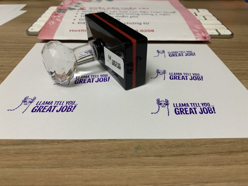 Khắc dấu Giáo viên Trường quốc tế Llama Tell You Great Job Màu Tím