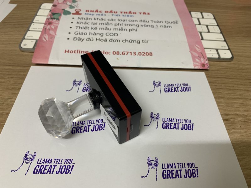 Khắc dấu Giáo viên Trường quốc tế Llama Tell You Great Job Màu Tím