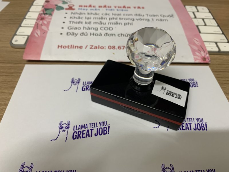 Khắc con dấu cho Giáo viên Trường quốc tế - Chữ Llama_Tell_You_Great_Job - Màu Tím