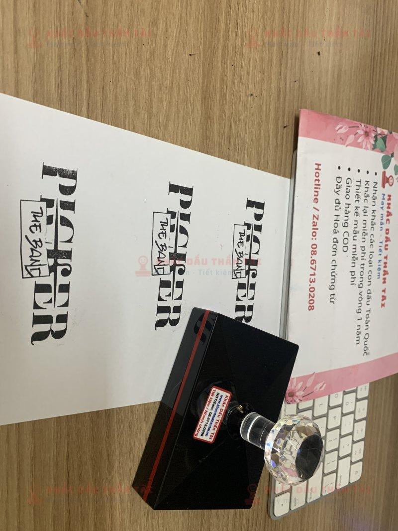 Khắc con dấu Ấn Triện Picker The Band theo yêu cầu, mực đen đóng lên giấy