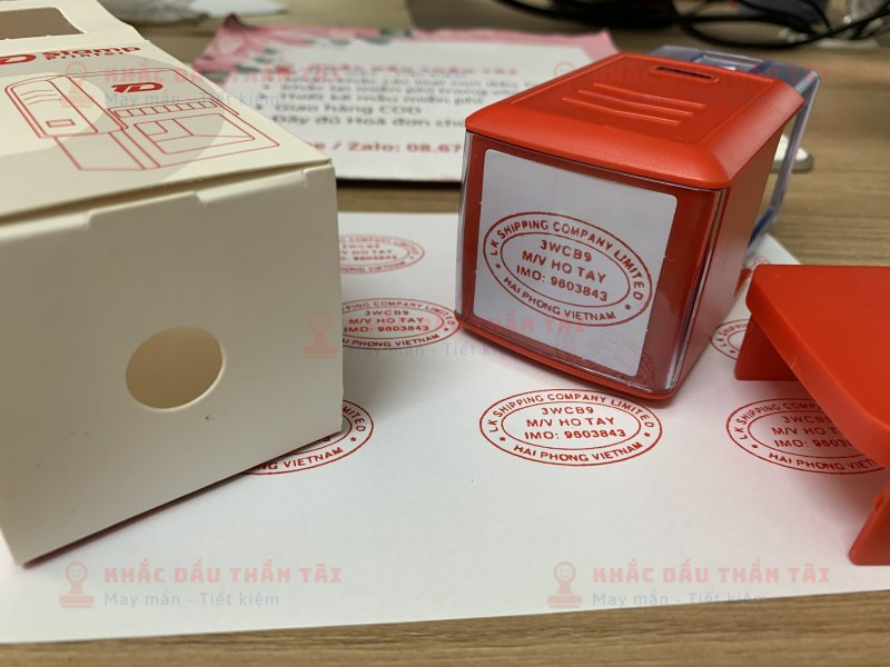 Khắc con dấu Hình Oval Công ty LK Shipping Company Limited