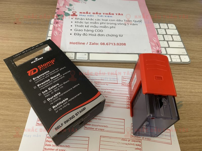 Khắc con dấu hộp vuông size lớn theo yêu cầu xác nhận công việc bằng tiếng Anh