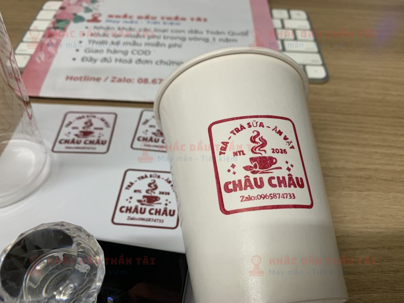 Khắc con dấu in ly nhựa cho Tiệm Trà Sữa Ăn Vặt Châu Châu mực đỏ