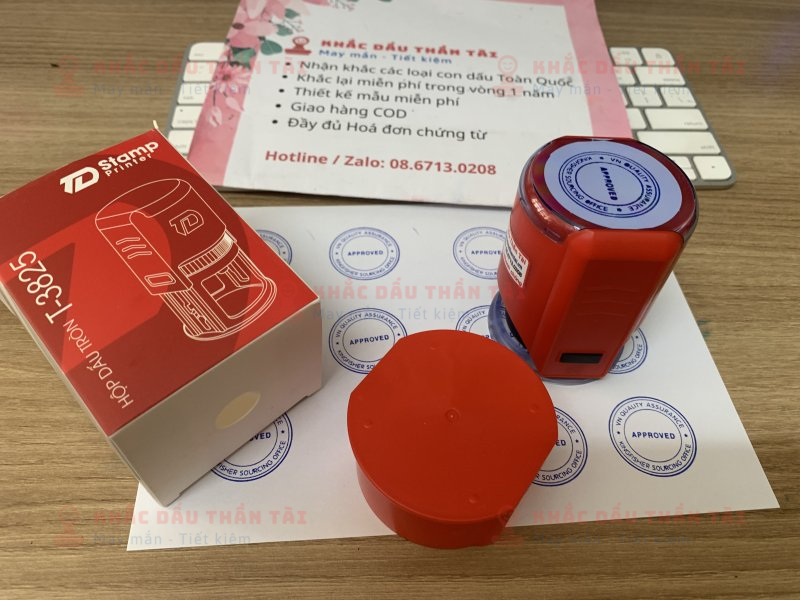 Khắc con dấu QC nội dung Approved theo yêu cầu mực xanh