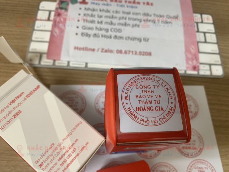 Khắc con dấu tròn Công Ty Trách Nhiệm Hữu Hạn Bảo Vệ và Thám Tử Hoàng Gia