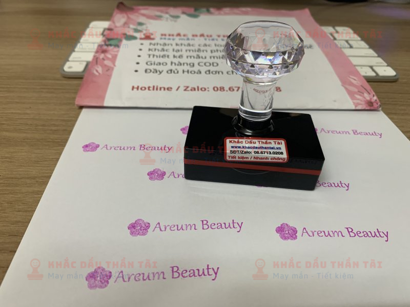 Khắc dấu Flash Logo Bông Hồng và Chữ Areum Beauty đóng Thẻ Khách hàng Màu hồng