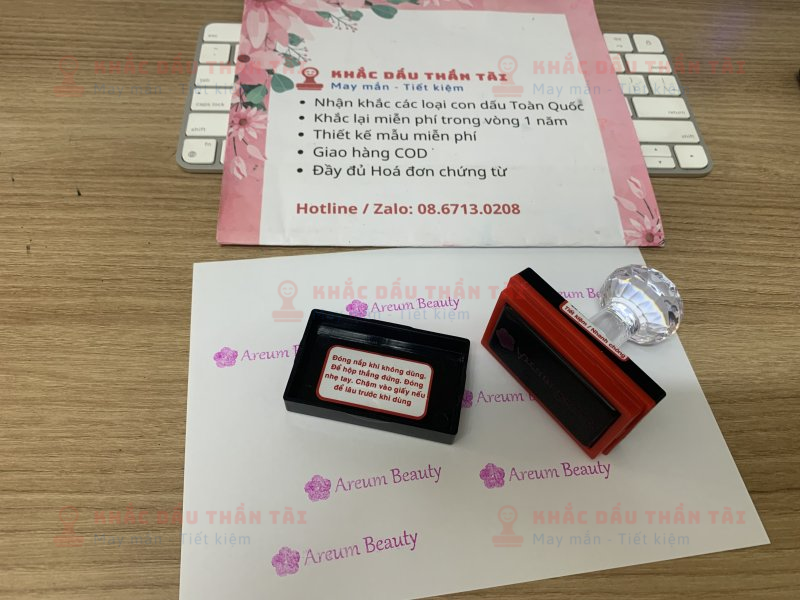 Khắc dấu Flash Logo Bông Hồng và Chữ Areum Beauty đóng Thẻ Khách hàng Màu hồng