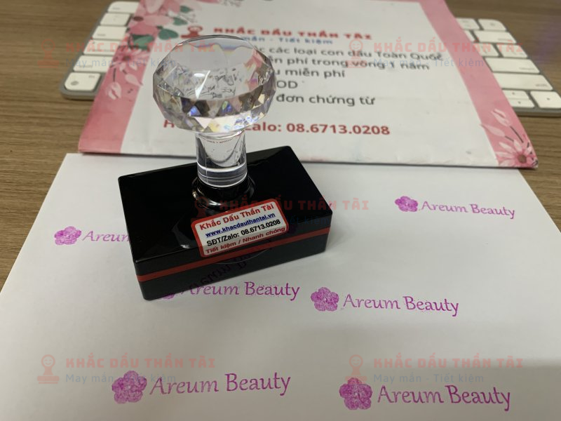 Khắc dấu Flash Logo Bông Hồng và Chữ Areum Beauty đóng Thẻ Khách hàng Màu hồng