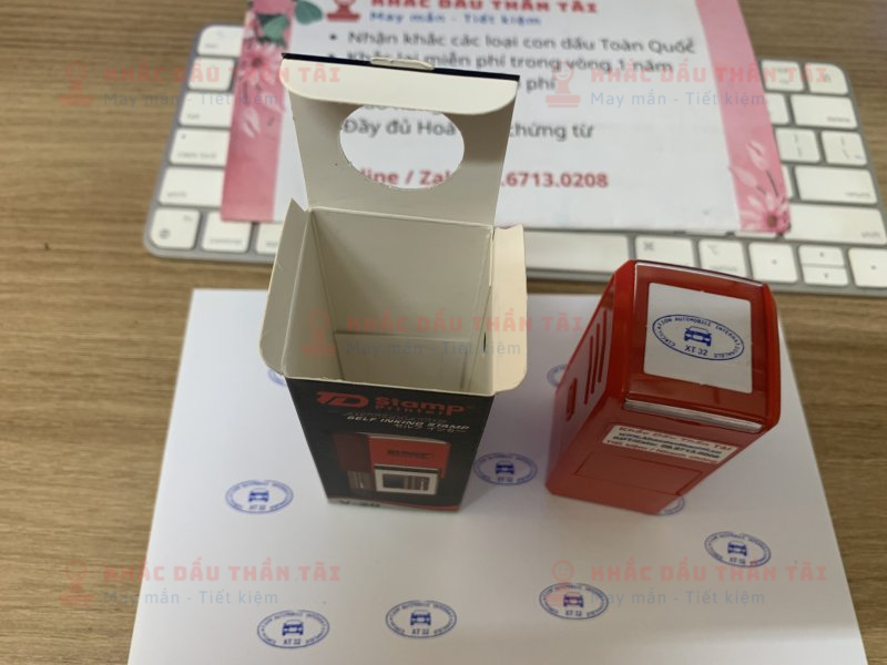 Khắc con dấu Oval XT 32 mực xanh chuyên đóng giấy A4